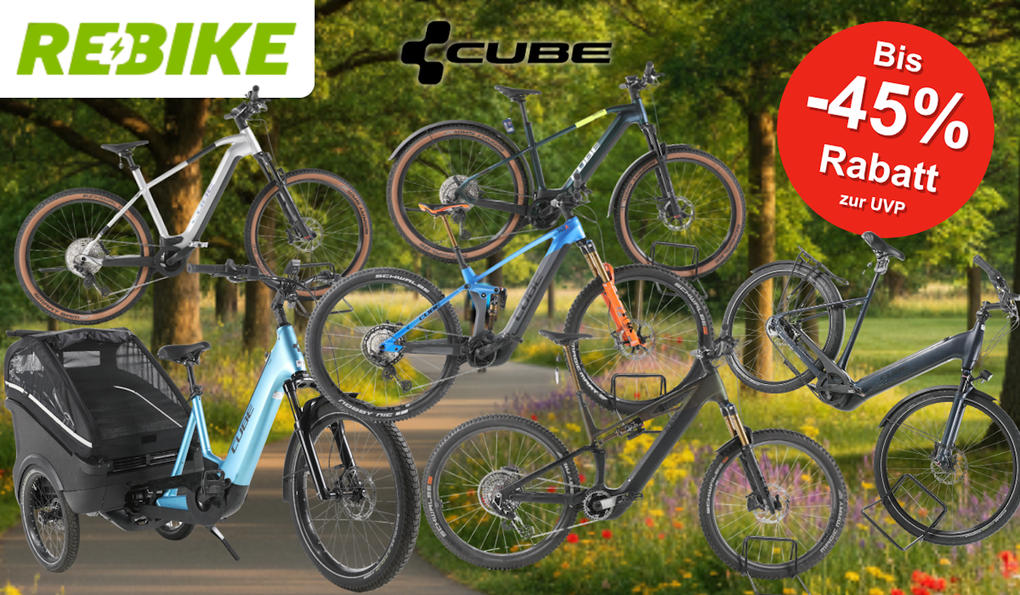 Mehrere generalüberholte, refurbished Cube E-Bikes verschiedener Modell-Typen – E-Mountainbike, City-Bike, Cargo-Trike und Trekking-Bike – vor frühlingsgrüner Landstraße mit Rebike- und Cube-Logo.
