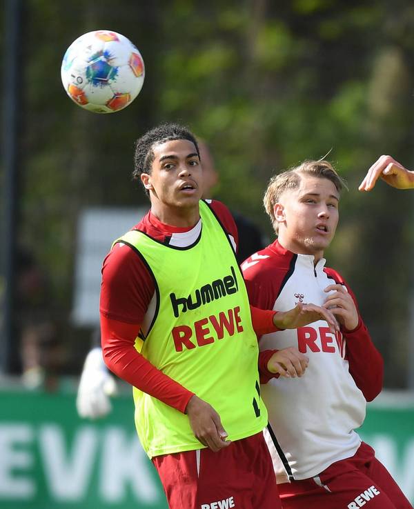 Jahmai Simpson-Pusey (l.) und Cenk Özkacar (r.) sind aktuell vom 1. FC Köln nur ausgeliehen. Sie könnten nach der Saison gekauft werden. In der Mitte: Fynn Schenten.