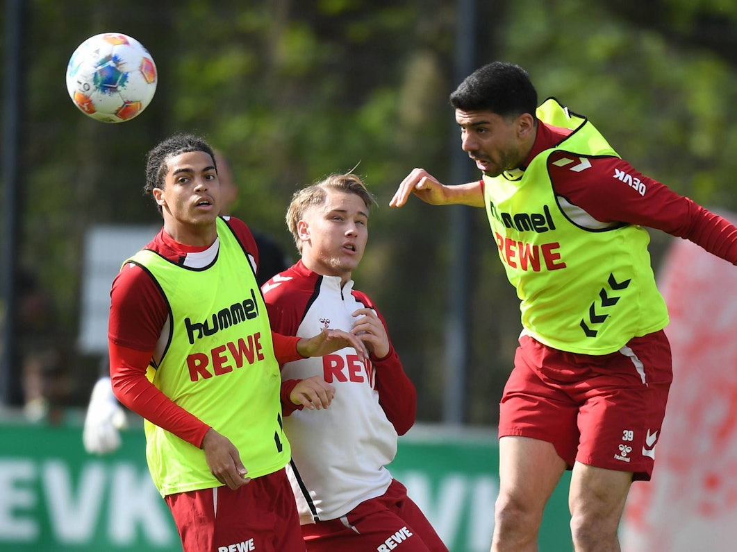 Jahmai Simpson-Pusey (l.) und Cenk Özkacar (r.) sind aktuell vom 1. FC Köln nur ausgeliehen. Sie könnten nach der Saison gekauft werden. In der Mitte: Fynn Schenten.