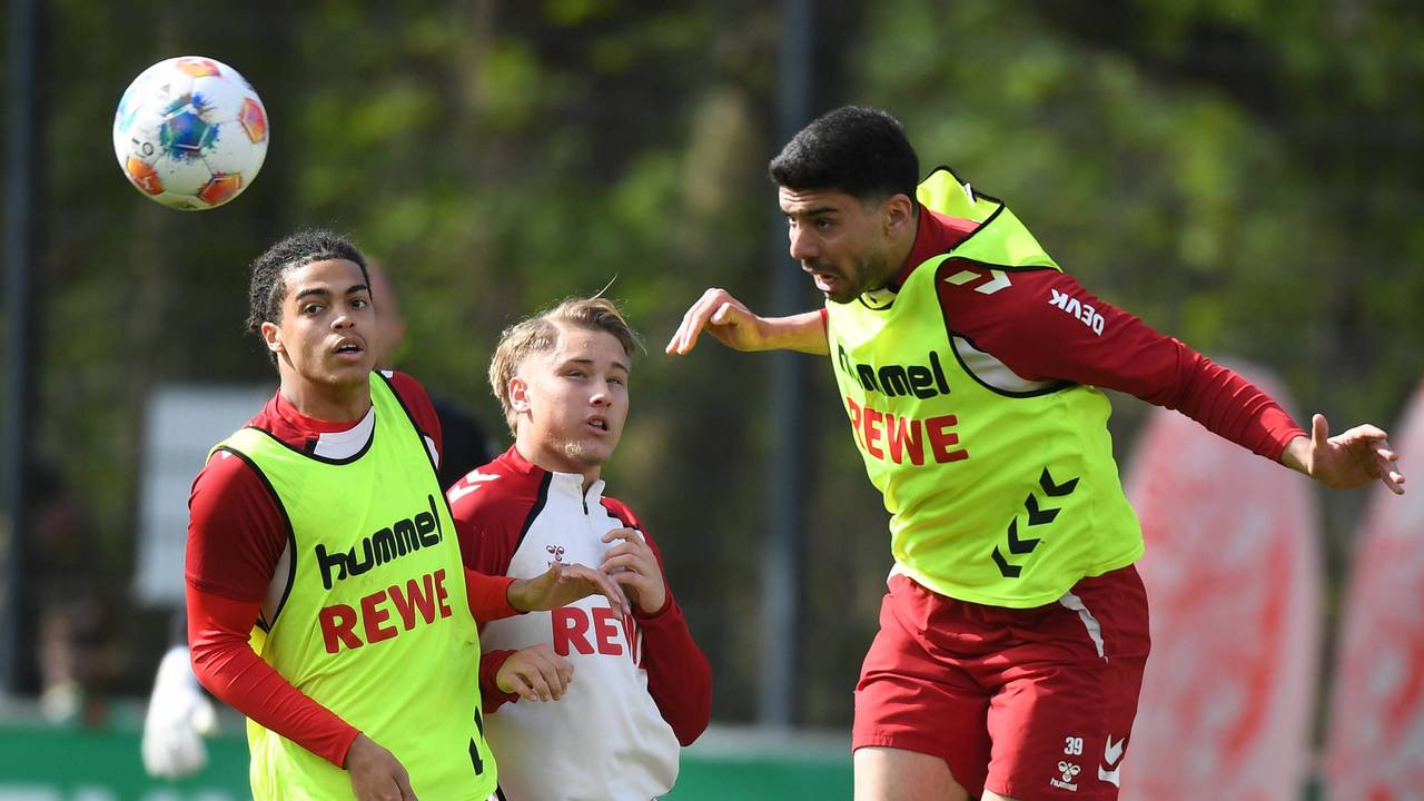 Jahmai Simpson-Pusey (l.) und Cenk Özkacar (r.) sind aktuell vom 1. FC Köln nur ausgeliehen. Sie könnten nach der Saison gekauft werden. In der Mitte: Fynn Schenten.
