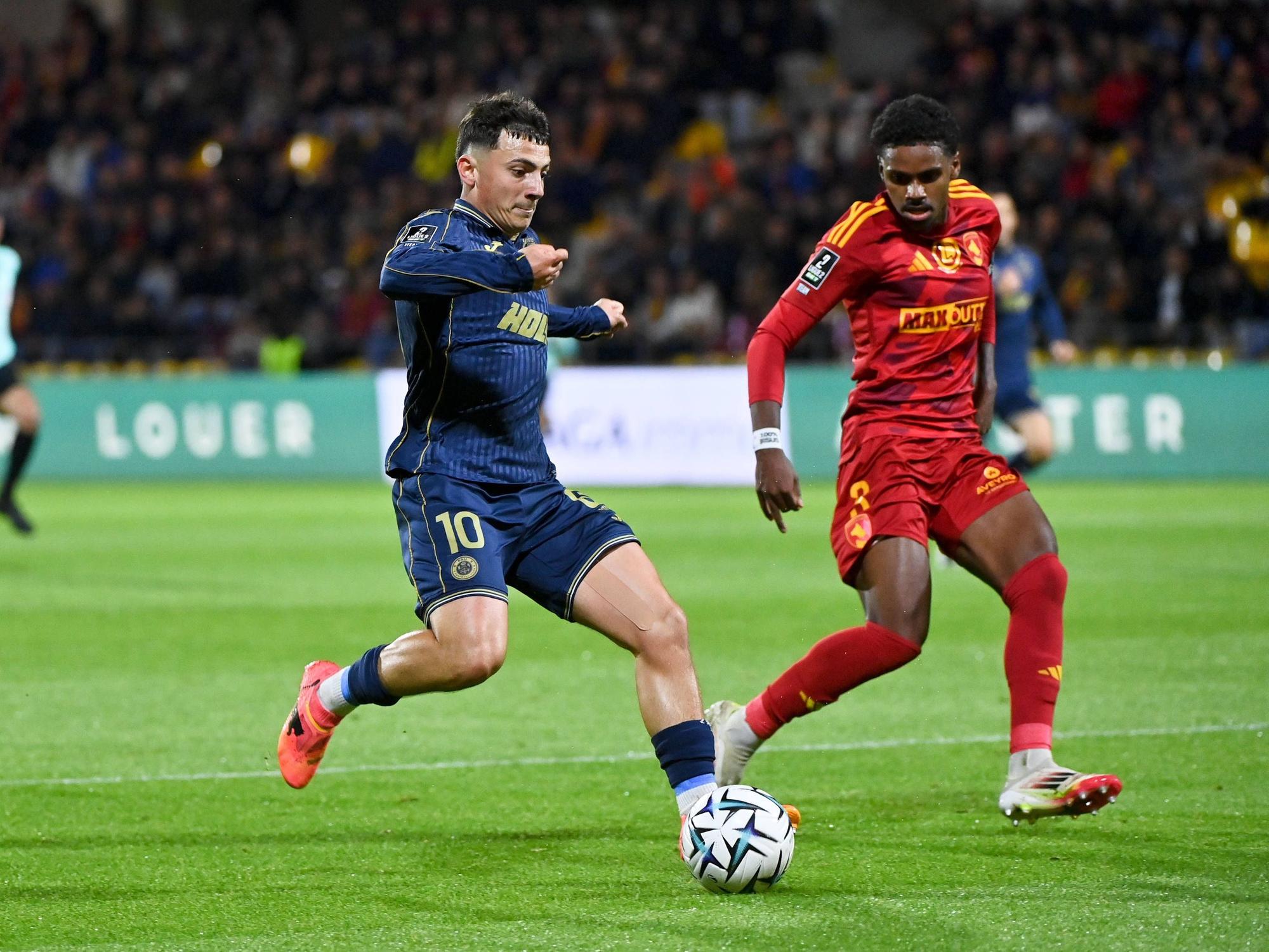 Giovani Versini im Spiel des Pau FC gegen Rodez.