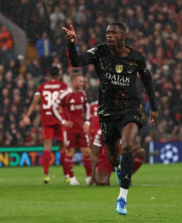 Ousmane Dembélé bejubelt seinen Treffer in Liverpool.