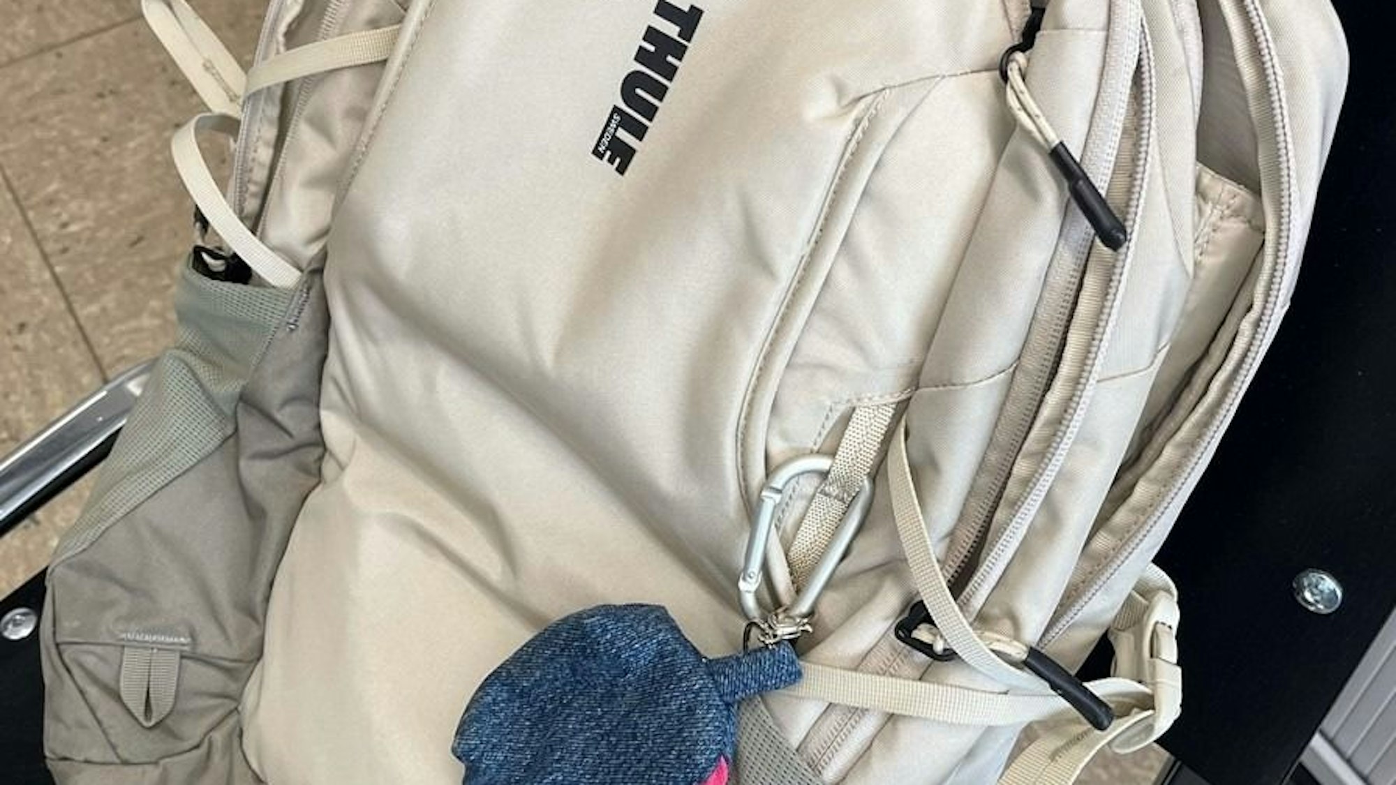 Sichergestelltes Diebesgut nach Pkw-Aufbrüchen in Düren.