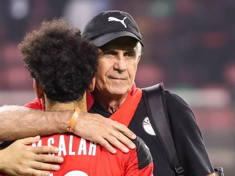 Mohamed Salah in den Armen seines damaligen Nationaltrainers Carlos Queiroz.