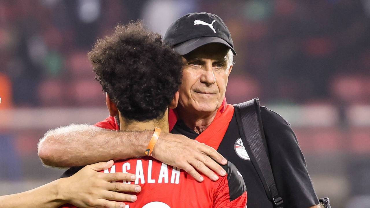 Mohamed Salah in den Armen seines damaligen Nationaltrainers Carlos Queiroz.