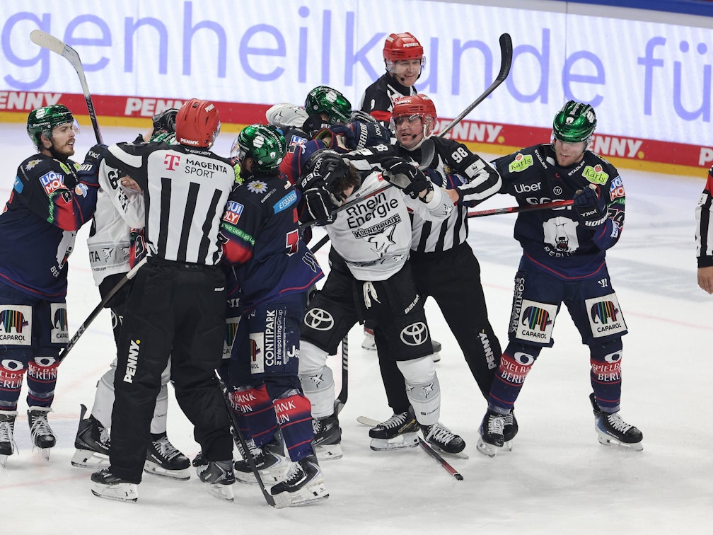Klopperei im DEL-Halbfinale Eisbären Berlin - Kölner Haie.
