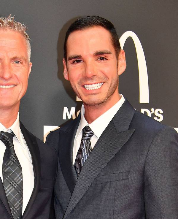 Ralf Schumacher mit seinem Verlobten Etienne Bousquet-Cassagne bei der Benefiz Gala zugunsten der McDonalds Kinderhilfe Stiftung 2024 in München.