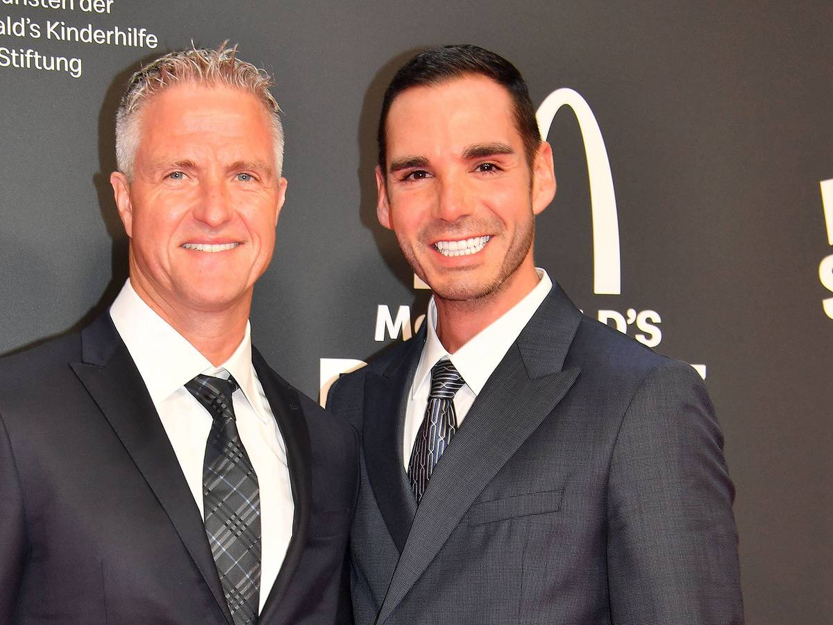 Ralf Schumacher mit seinem Verlobten Etienne Bousquet-Cassagne bei der Benefiz Gala zugunsten der McDonalds Kinderhilfe Stiftung 2024 in München.
