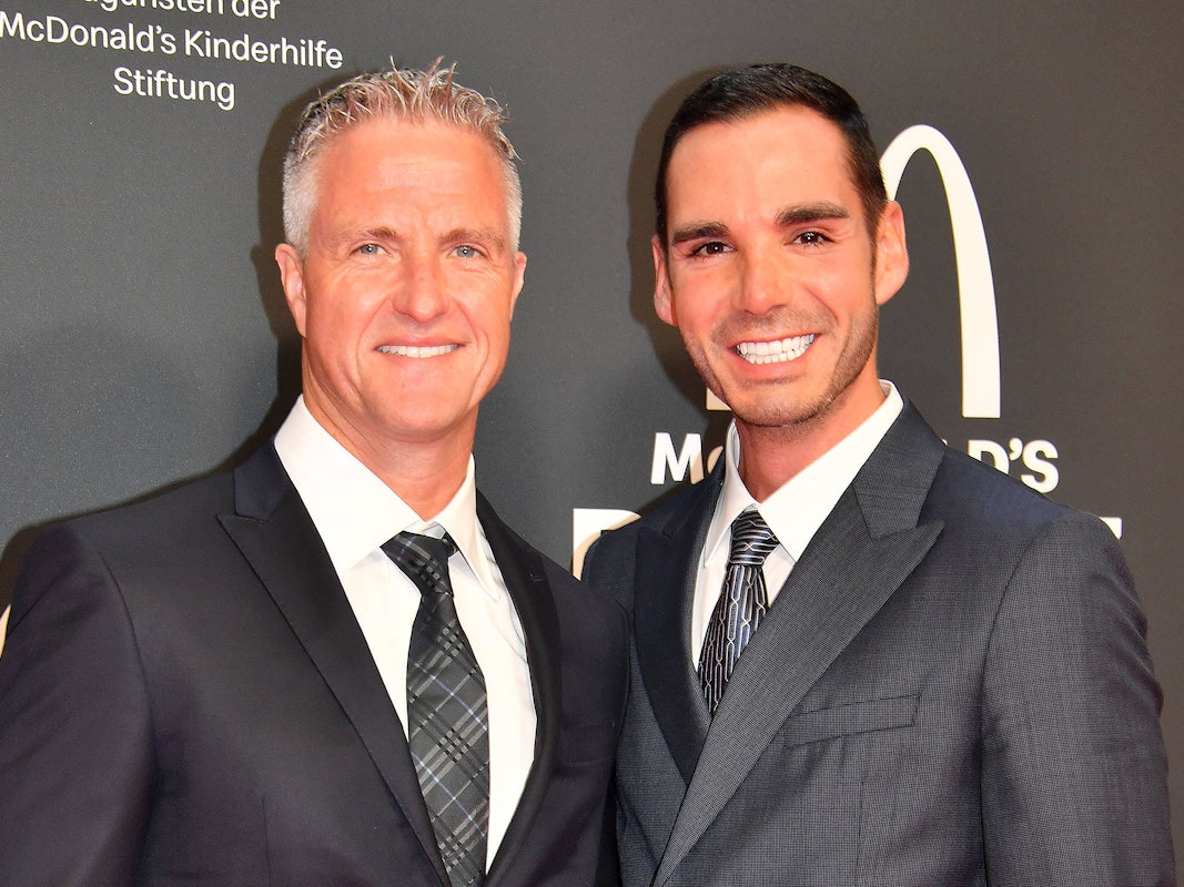 Ralf Schumacher mit seinem Verlobten Etienne Bousquet-Cassagne bei der Benefiz Gala zugunsten der McDonalds Kinderhilfe Stiftung 2024 in München.