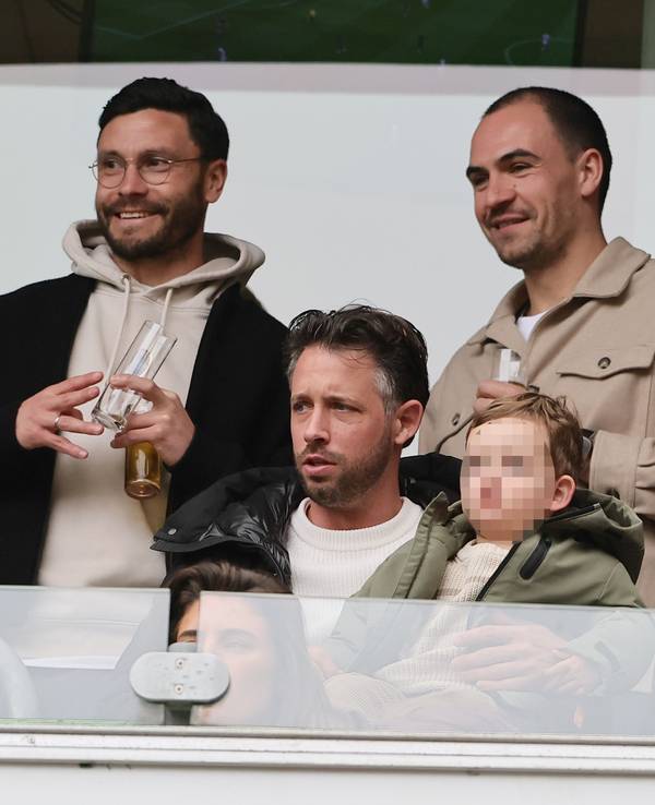 Jonas Hector, Mark Uth und Hannes Dold beim FC auf der Tribüne.