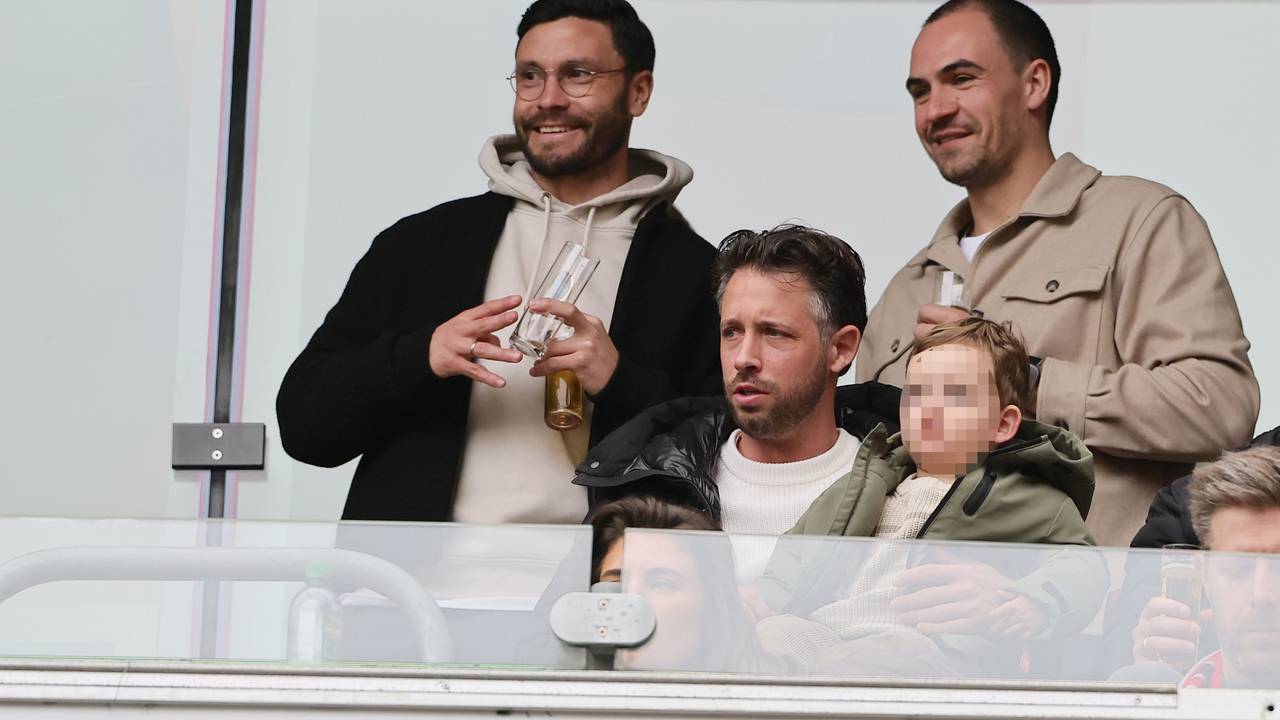 Jonas Hector, Mark Uth und Hannes Dold beim FC auf der Tribüne.