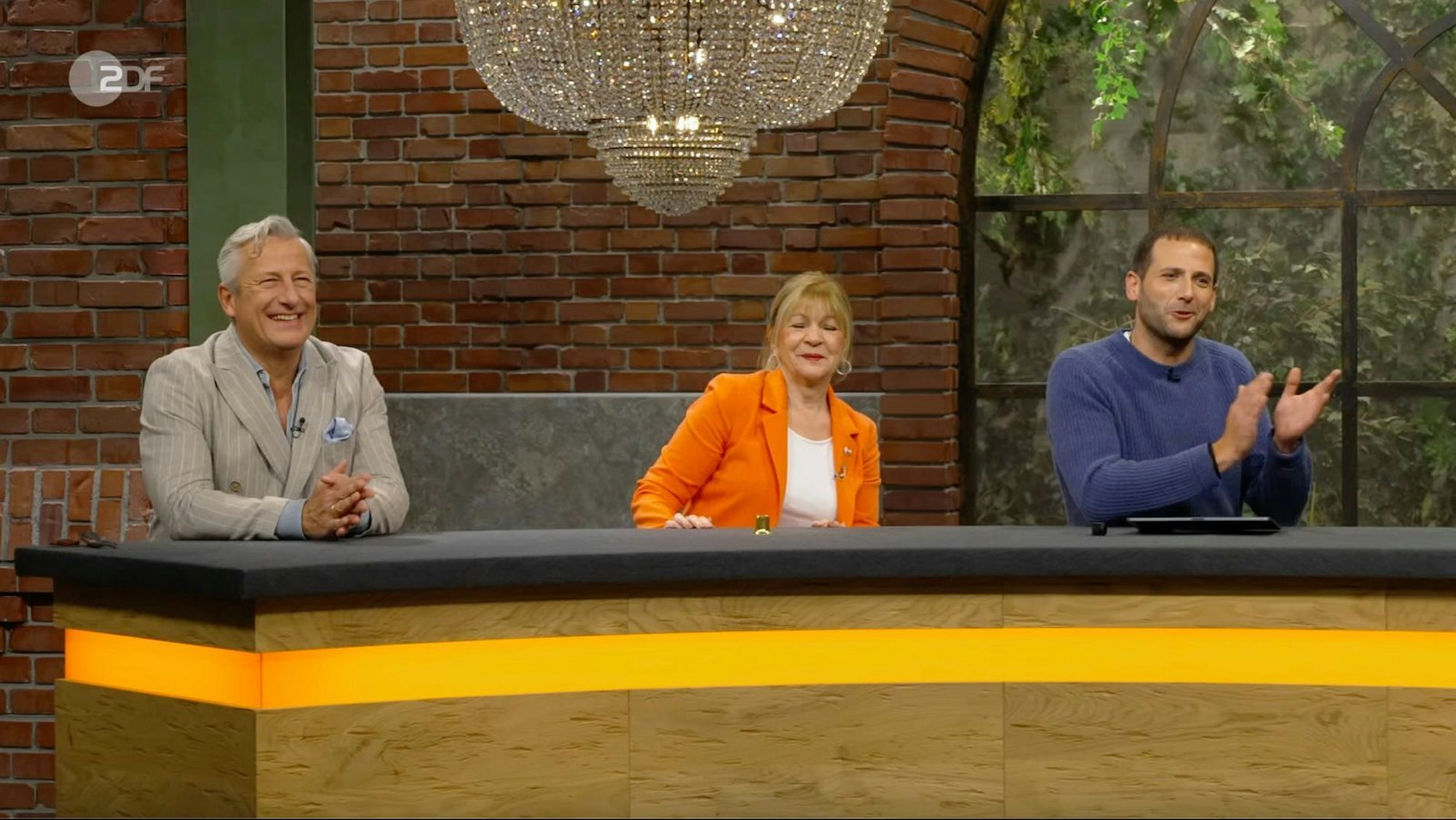 „Ich glaube, ich muss auf mein Herz hören“, fasste der Verkäufer seinen Entschluss und nahm den Stier wieder mit. (Bild: ZDF)