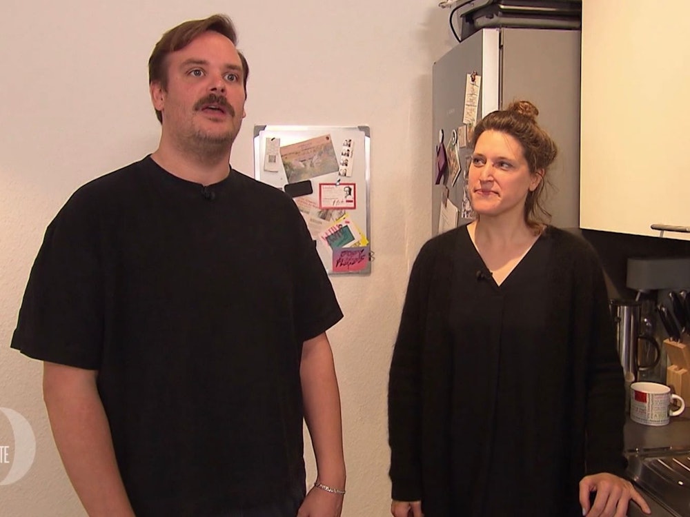 Früher war Angelika (40) unglücklich in Johannes (40) verliebt, heute ist ist seine beste Freundin und Schnippelhilfe. (Bild: RTL)