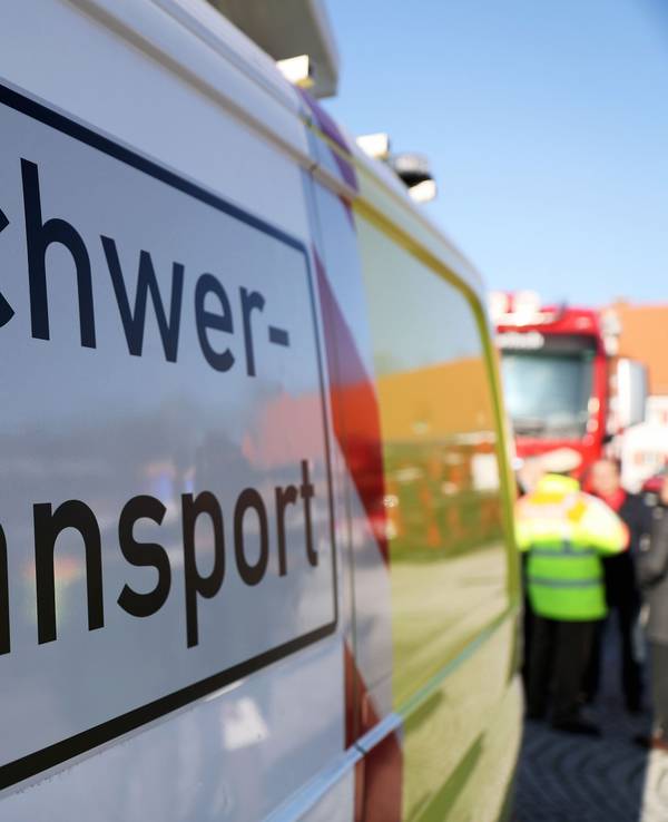 Ein Schwertransporter hat sich auf der A3 festgefahren (Symbolfoto).