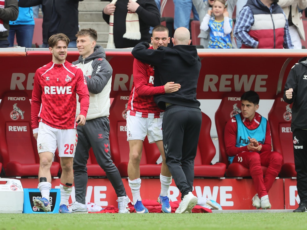 Rene Wagner (1. FC Köln) feiert mit Said El Mala.