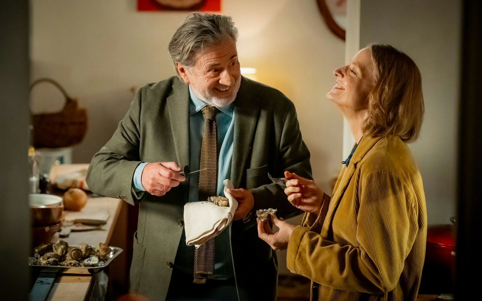 Lilian (Jodie Foster) weckt mit ihren Mordermittlungen auch das Interesse ihres Ex-Mannes Gabriel (Daniel Auteuil). (Bild: Plaion Pictures/Jerome Prebois)