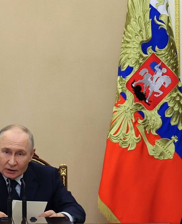 Der russische Präsident Wladimir Putin leitet eine Sitzung zu wirtschaftlichen Fragen im Kreml.