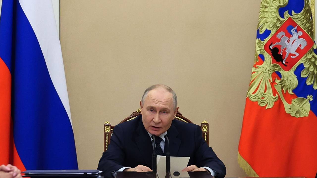 Der russische Präsident Wladimir Putin leitet eine Sitzung zu wirtschaftlichen Fragen im Kreml.