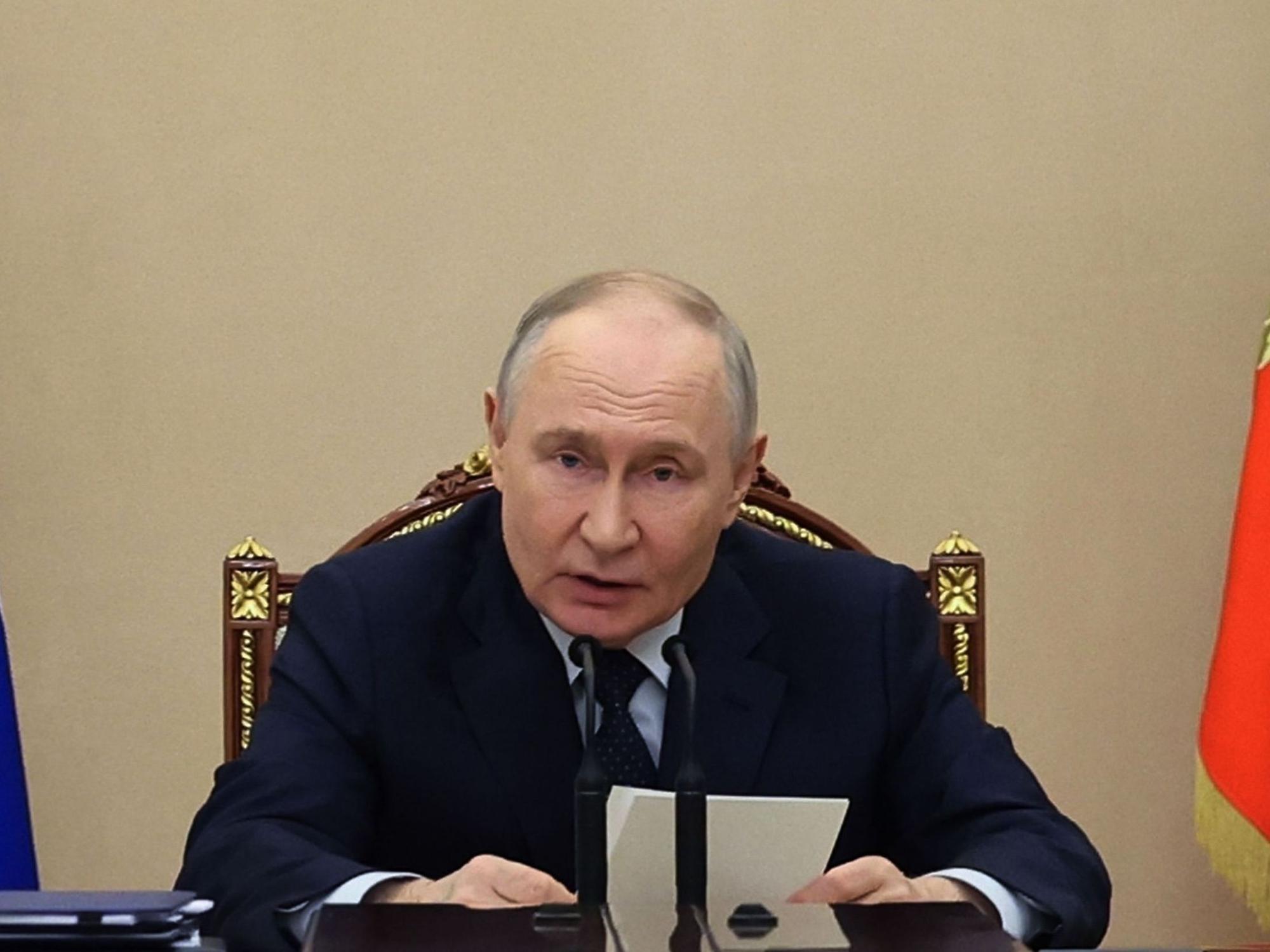 Der russische Präsident Wladimir Putin leitet eine Sitzung zu wirtschaftlichen Fragen im Kreml.