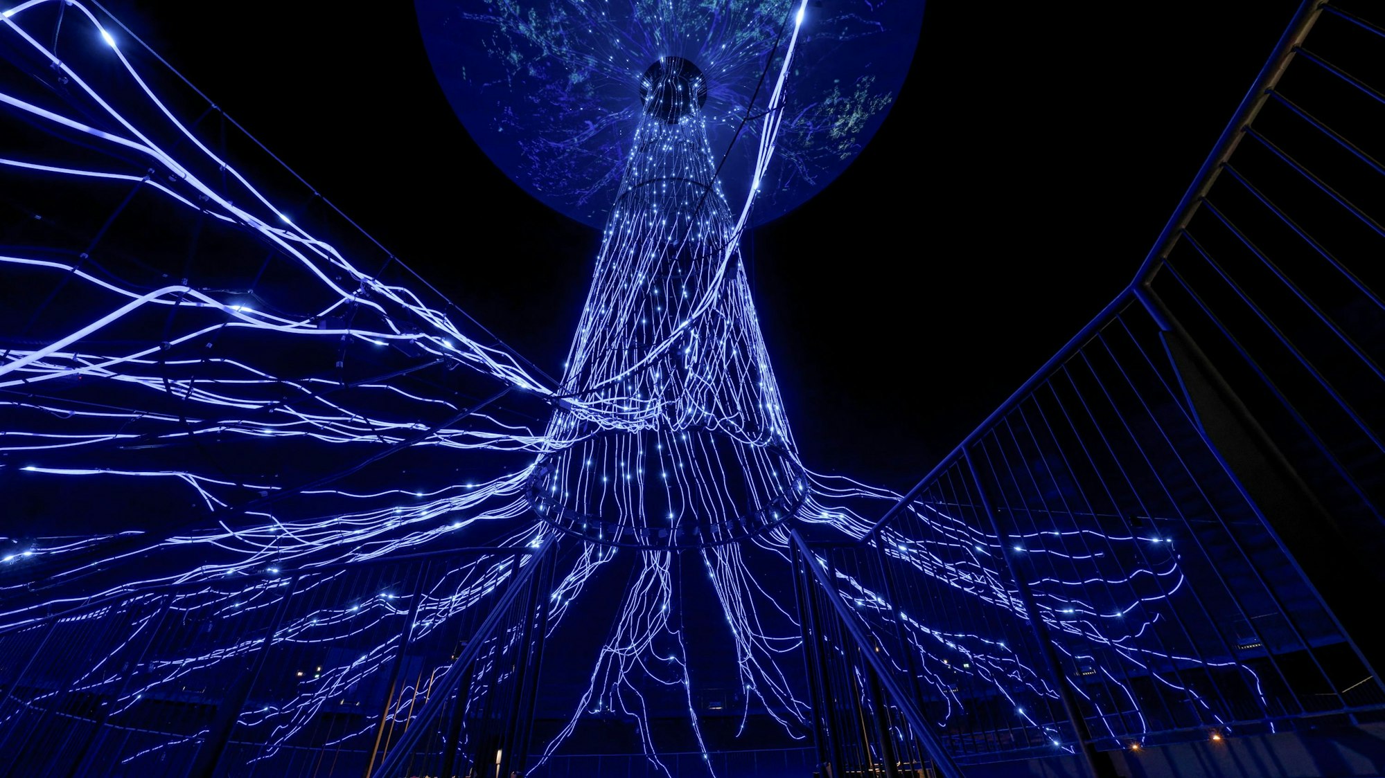 Mythos Wald“ im Oberhausener Gasometer