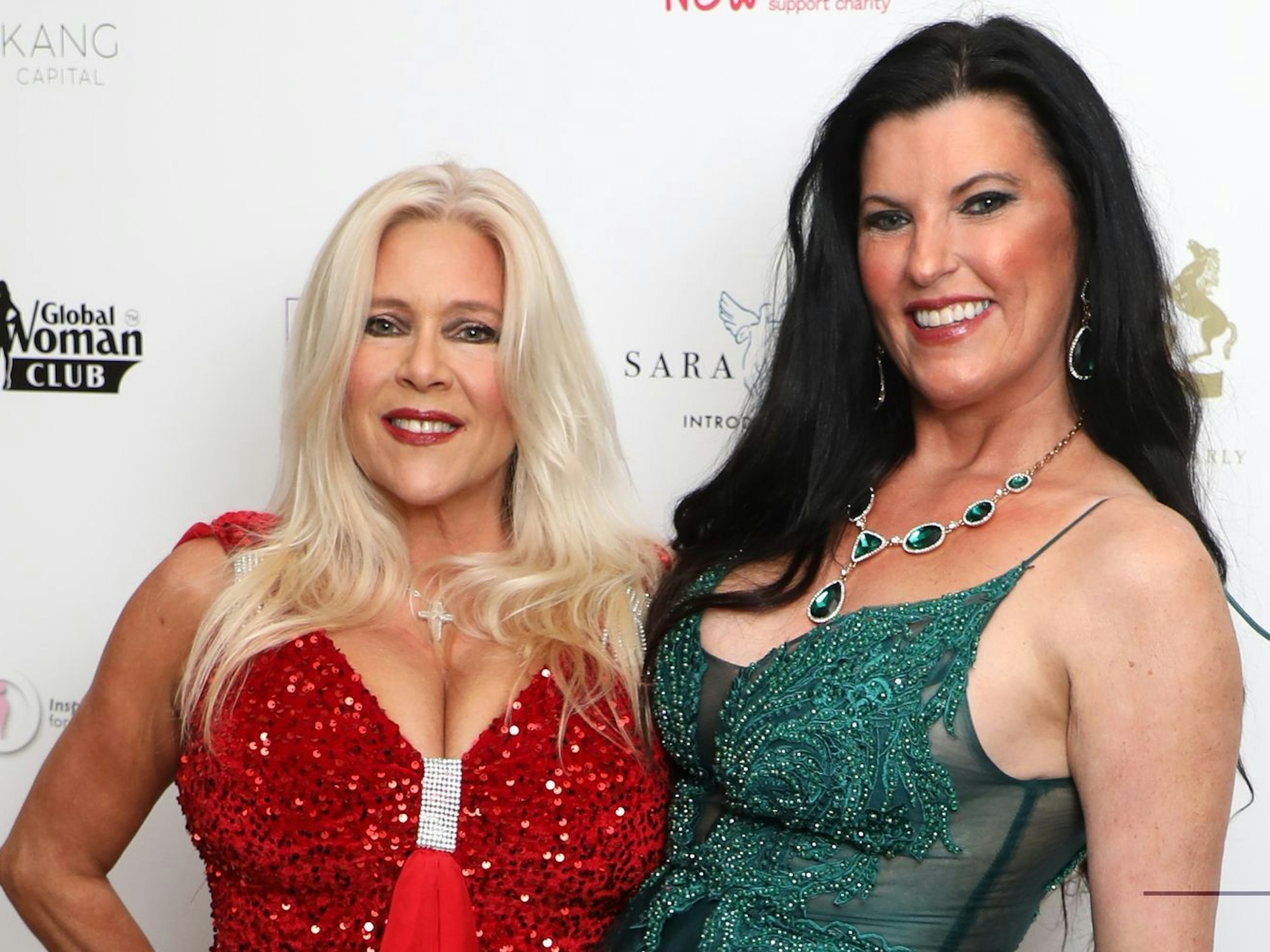 Seit 2022 ist Samantha Fox (links) mit ihrer zweiten Ehefrau Linda Olsen verheiratet. (Bild: Lia Toby/Getty Images)