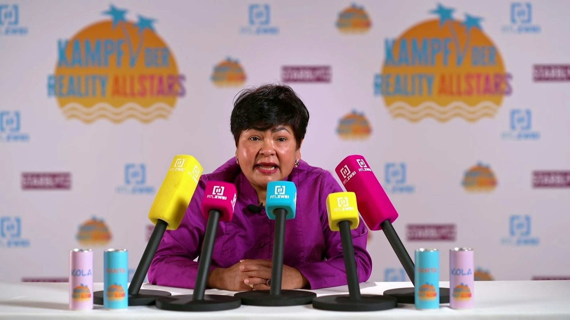 Alle lieben Narumol. (Bild: RTLZWEI)