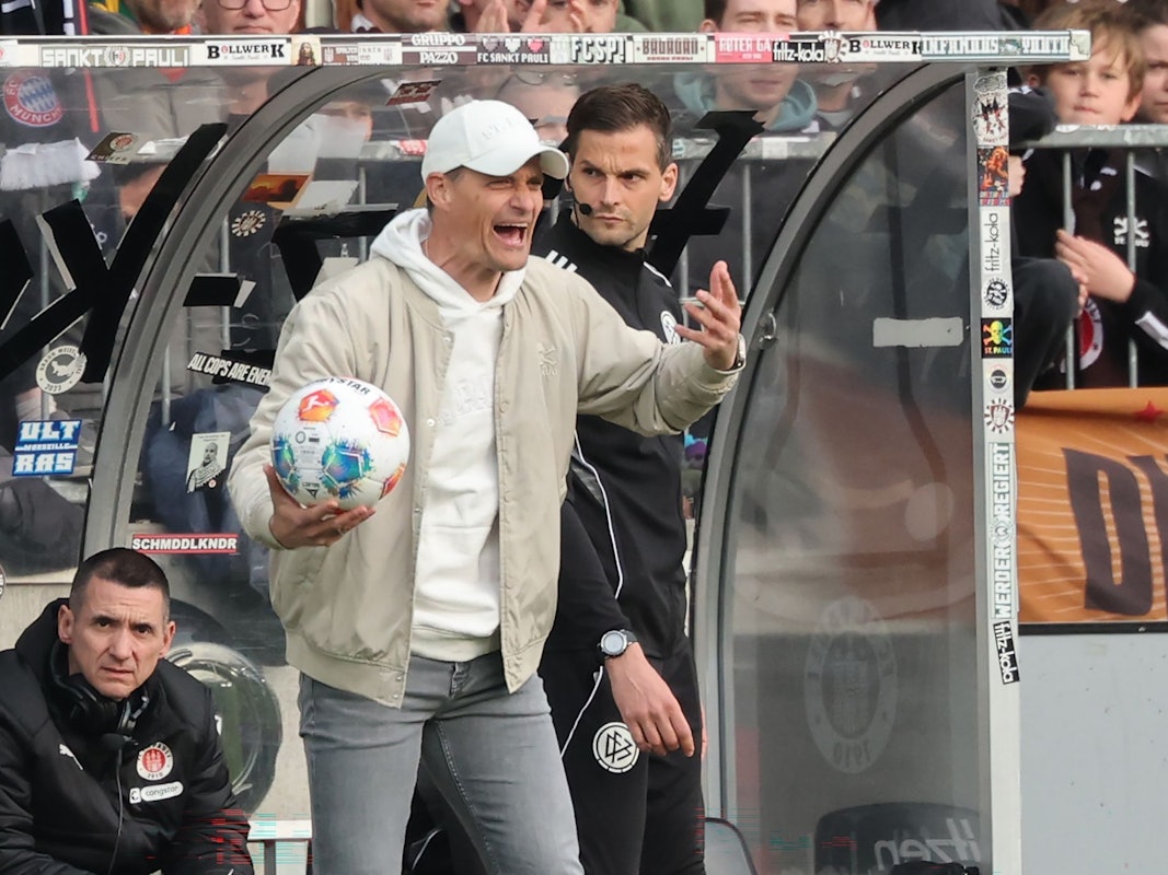 Trainer Alexander Blessin vom FC St. Pauli