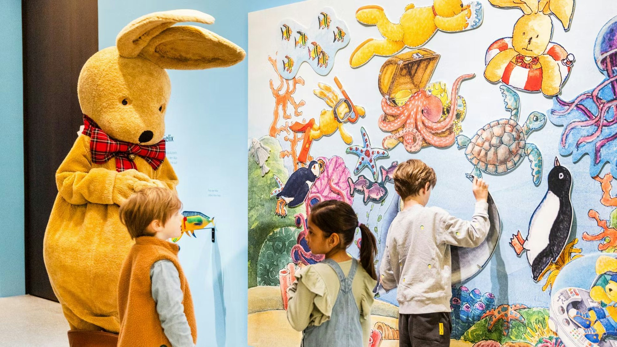 Ausstellung „Reiselustig. Unterwegs mit dem Hasen Felix“ im LWL-Museum Münster