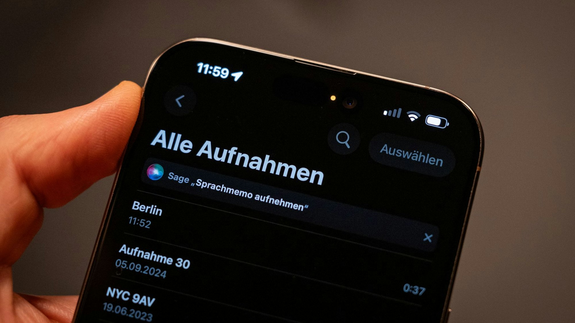 Eine orangefarbene Statusanzeige eines iPhones