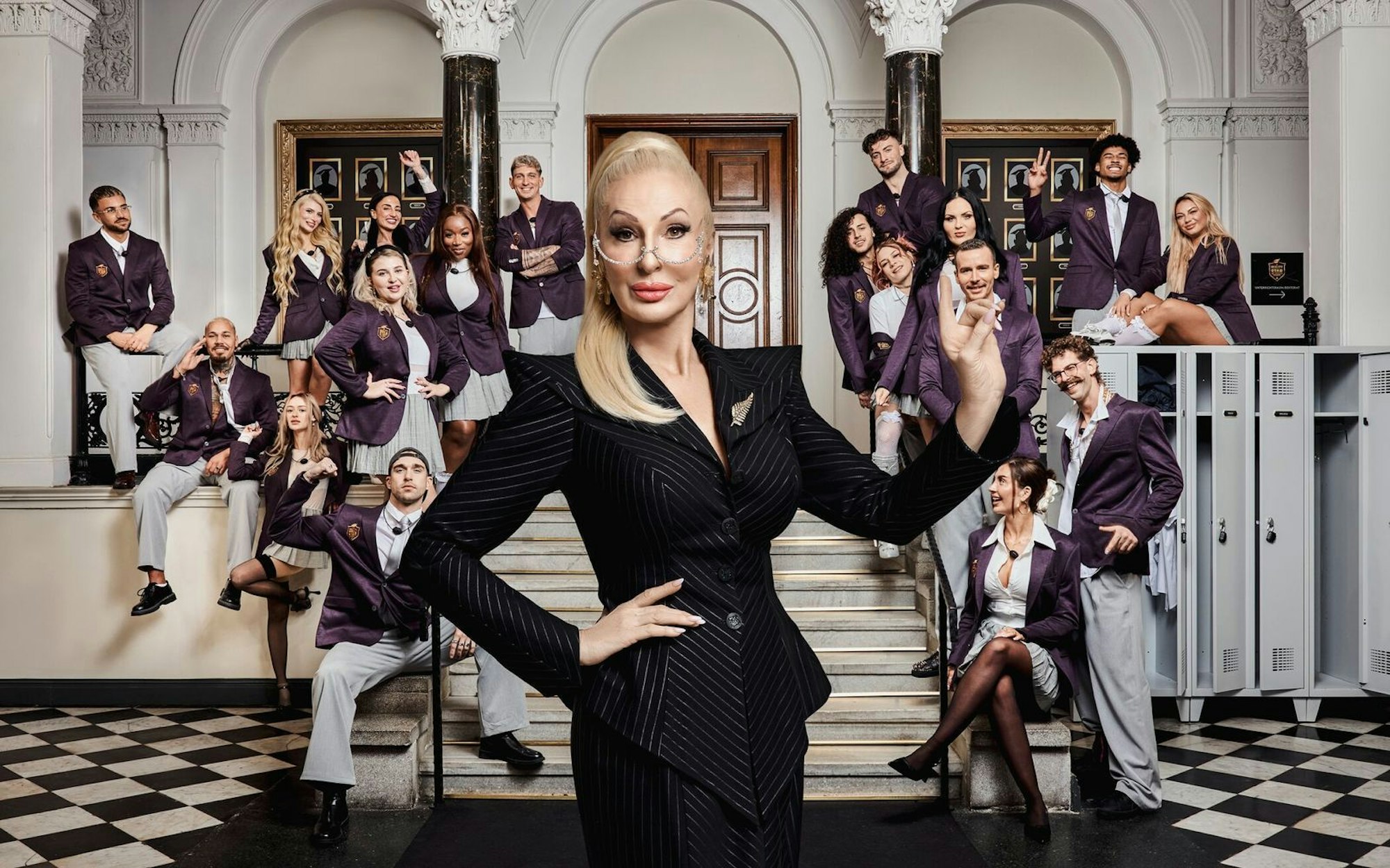 „Wer hat die Personality für Reality?“ Désirée Nick öffnet die Türen zur „Realitystar Academy“. (Bild: Joyn/Marc Rehbeck)