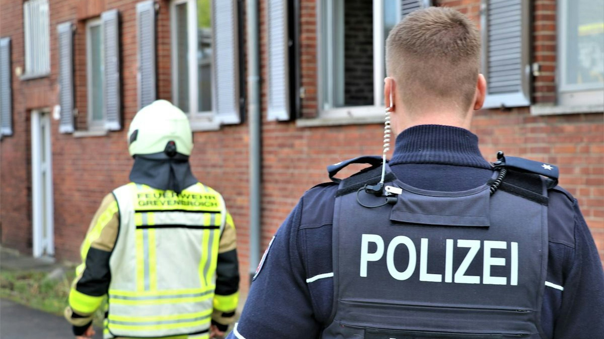 Polizei und Feuerwehr üben gemeinsam den Ernstfall in Grevenbroich.