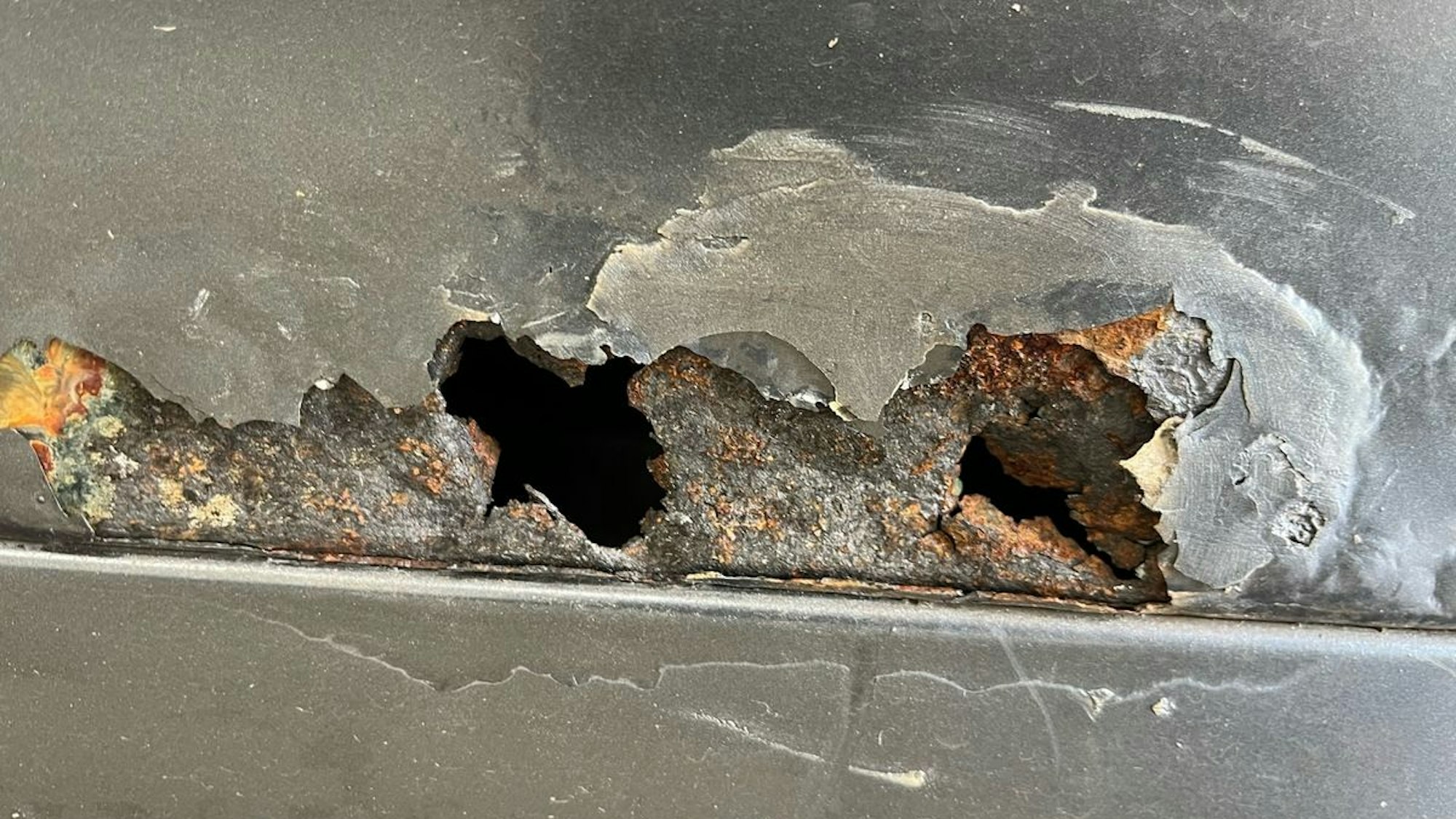 Rostiger Audi bei Polizeikontrolle mit Diebesgut sichergestellt.