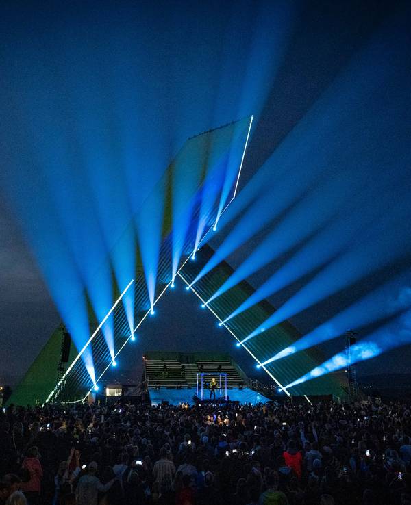 Fritz Kalkbrenner (hier 2025 bei einem Auftritt im Saarland): Seine Tickets für die c/o pop waren innerhalb von Sekunden weg.