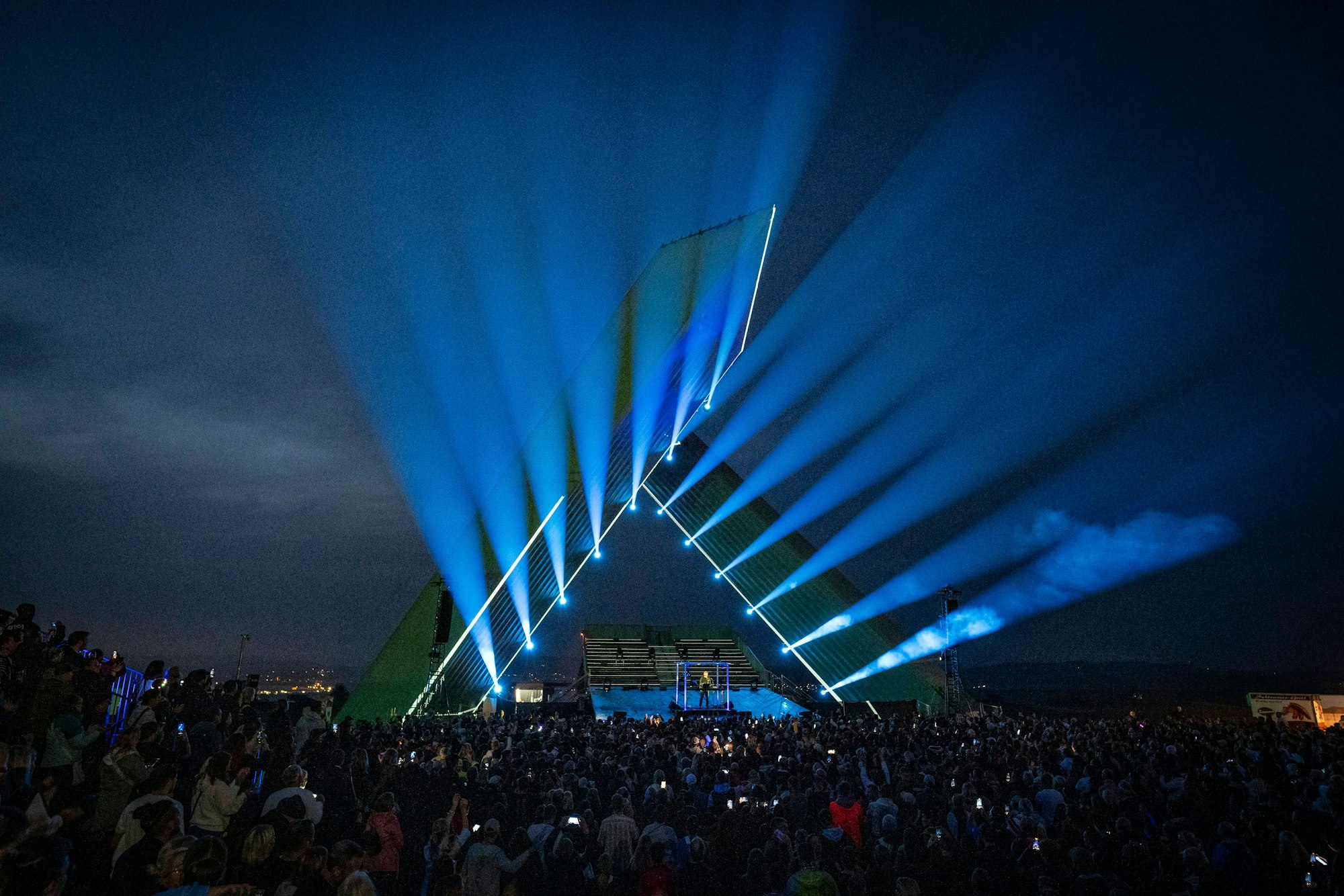 Fritz Kalkbrenner (hier 2025 bei einem Auftritt im Saarland): Seine Tickets für die c/o pop waren innerhalb von Sekunden weg.