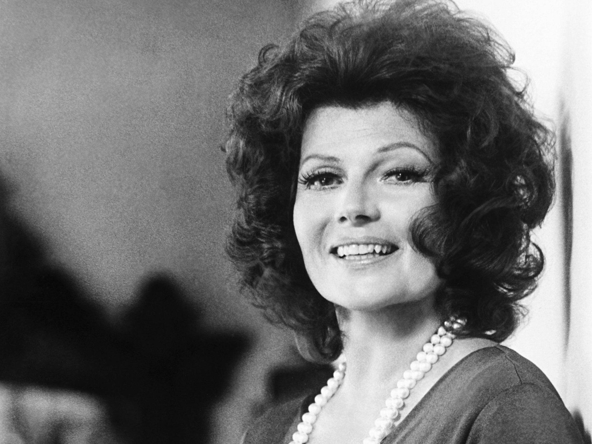 Rita Hayworth im Jahr 1972 während der Dreharbeiten zu „Zum Teufel mit Hosianna“.