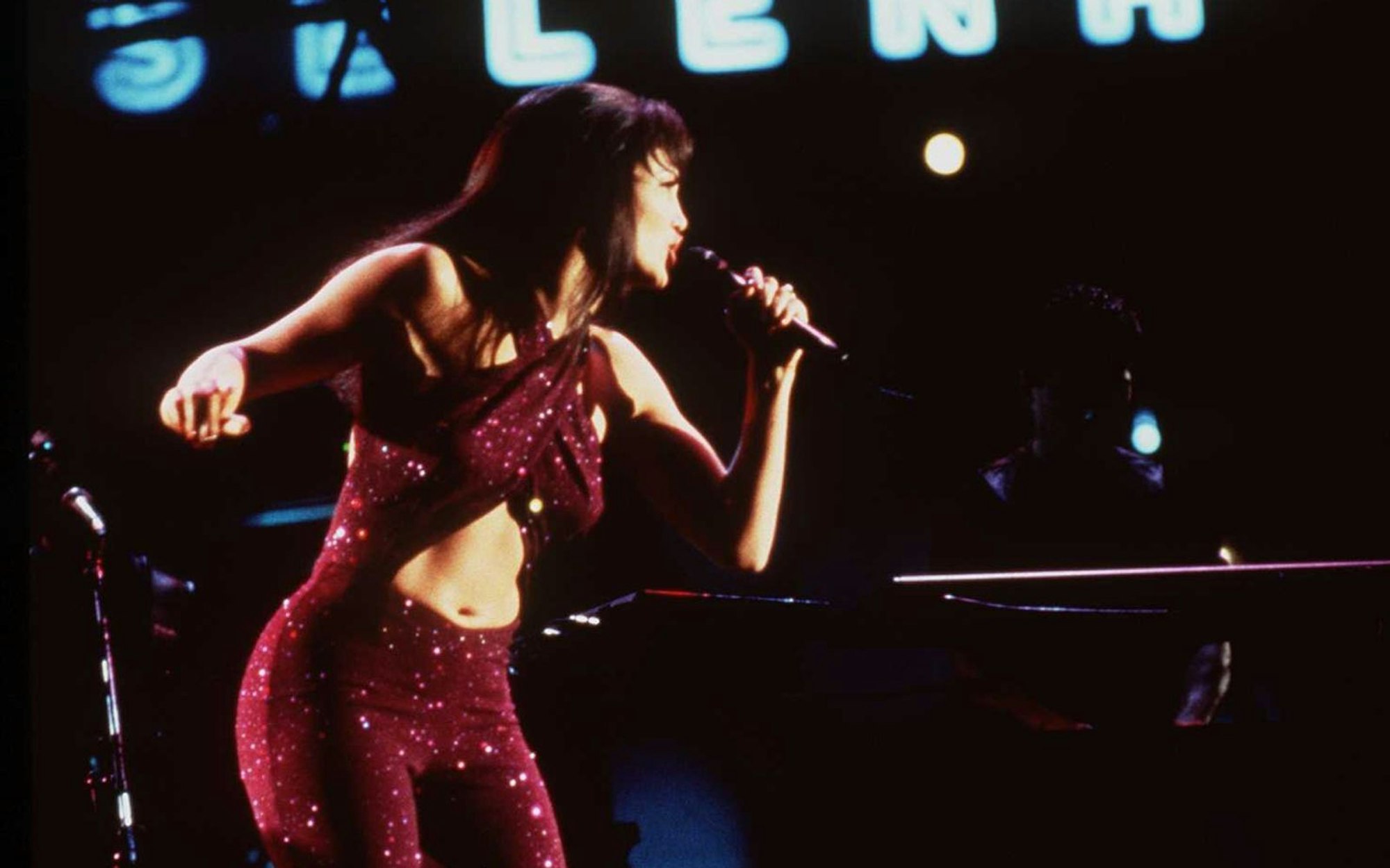 Durchbruch in Hollywood: Für ihre Darstellung in der Filmbiografie „Selena - Ein amerikanischer Traum“ (1997) wurde Jennifer Lopez für einen Golden Globe nominiert. (Bild: Getty Images)