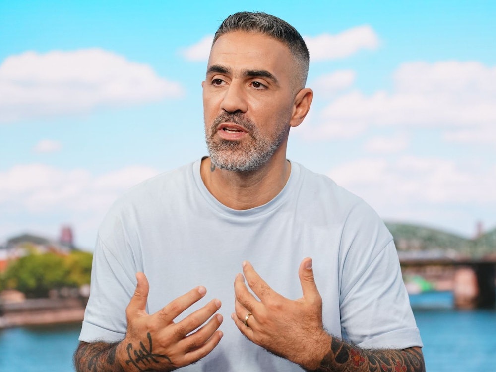 Die Nachbearbeitung der aktuellen DSDS-Folgen stimmt Bushio unglücklich. (Bild: RTL / Stefan Gregorowius )