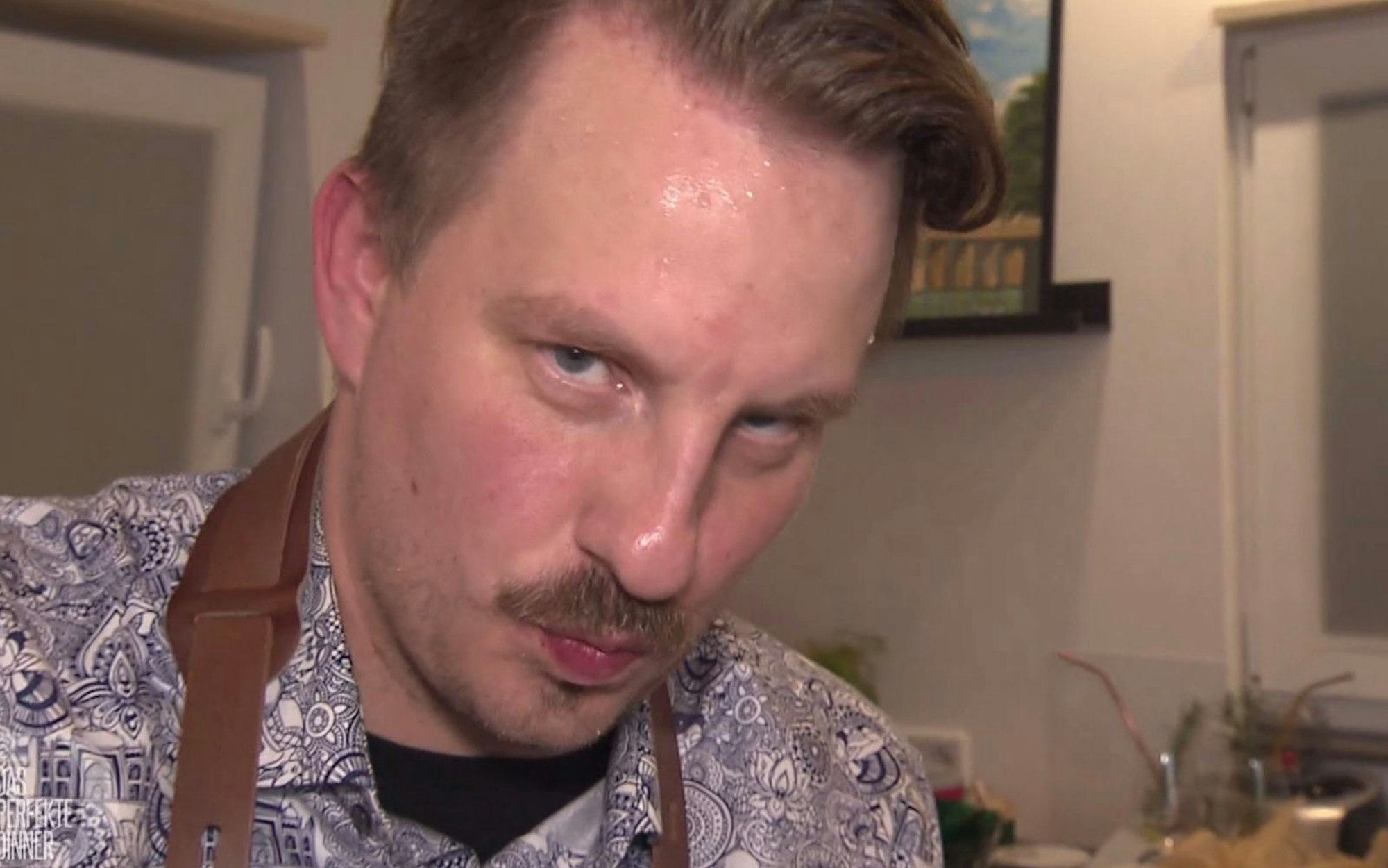 Was sein „liebstes Hobby“ Kochen betrifft, ist Ben aus Babenhausen Perfektionist. (Bild: RTL)