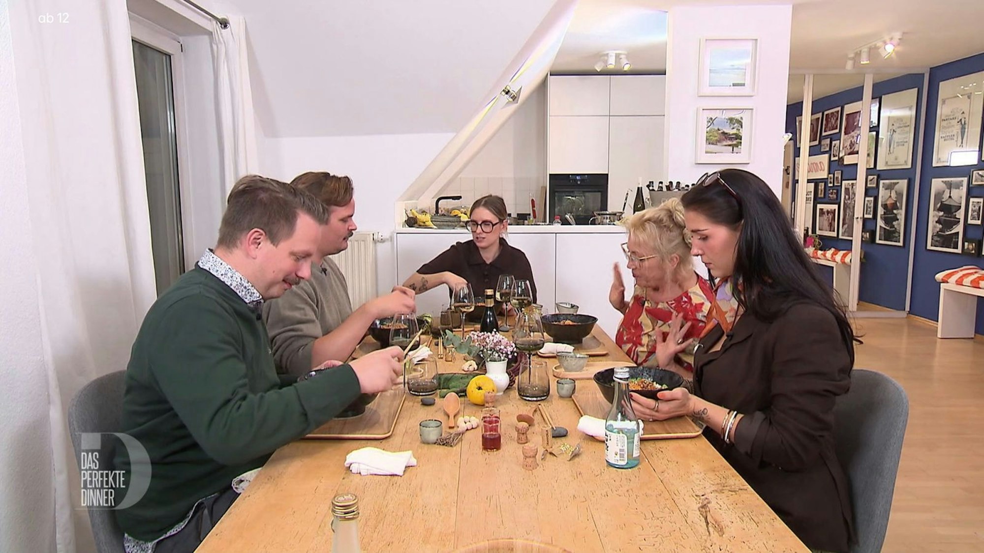 Zum Finale in Aschaffenburg trifft sich die Runde bei Antonia (29), die ein japanisches Dinner serviert. (Bild: RTL)
