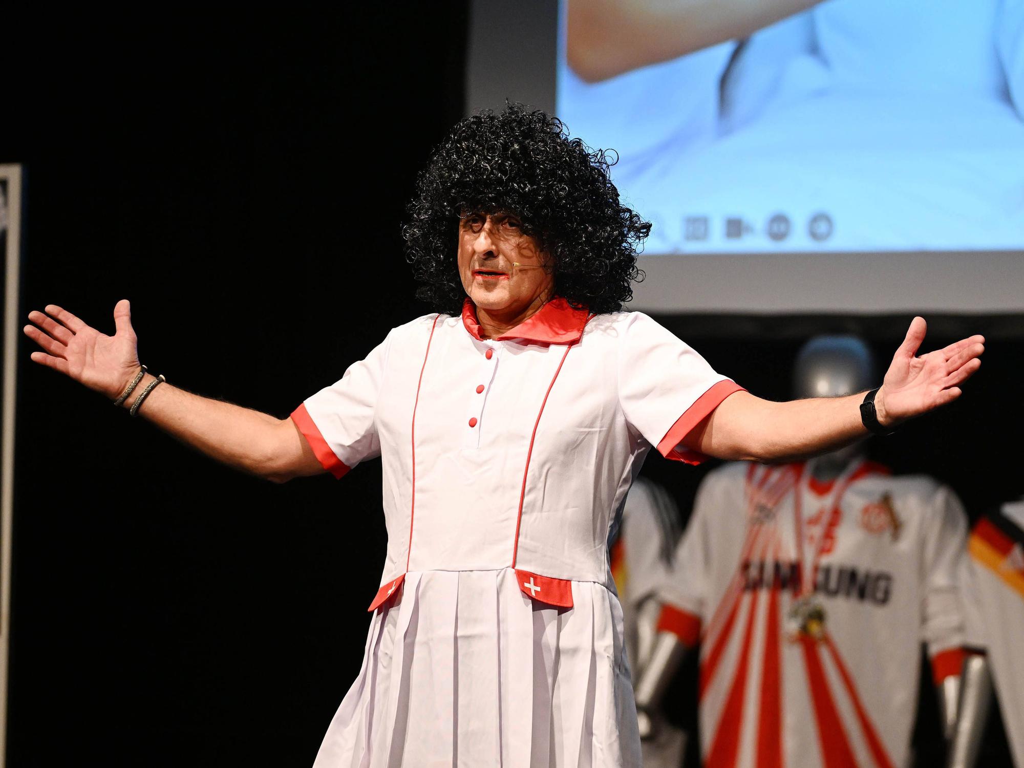 Pierre Littbarski beim Theaterstück in Köln.