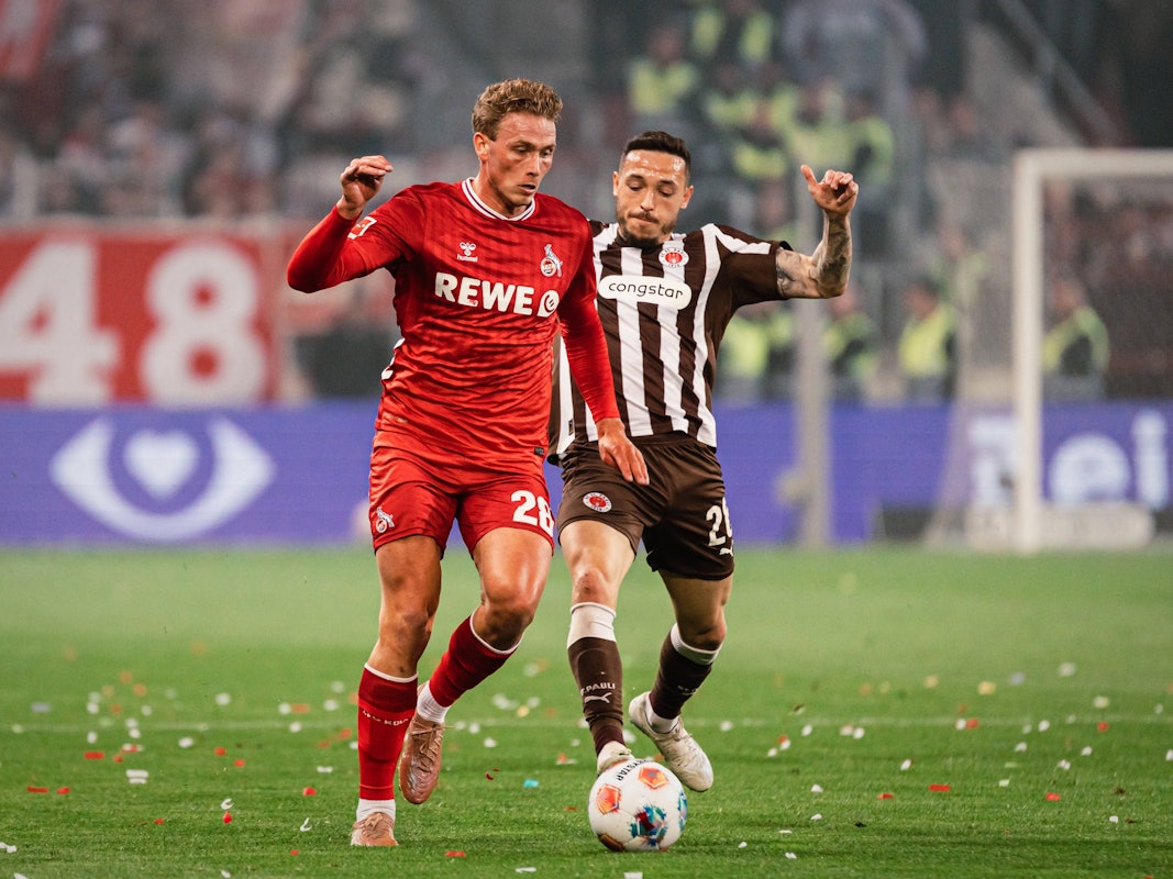 Sebastian Sebulonsen (l.) und Mathias Pereira Lage im Zweikampf um den Ball.