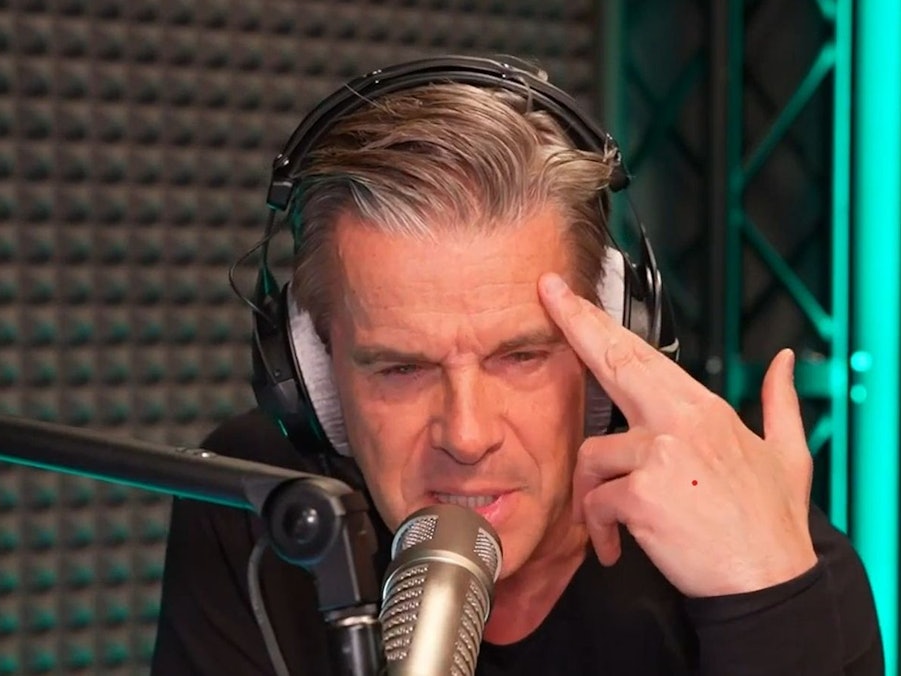 In der neuen Folge von „Lanz + Precht“ blickte Markus Lanz auf die Orban-Abwahl in Ungarn. (Bild: ZDF / Lanz + Precht)