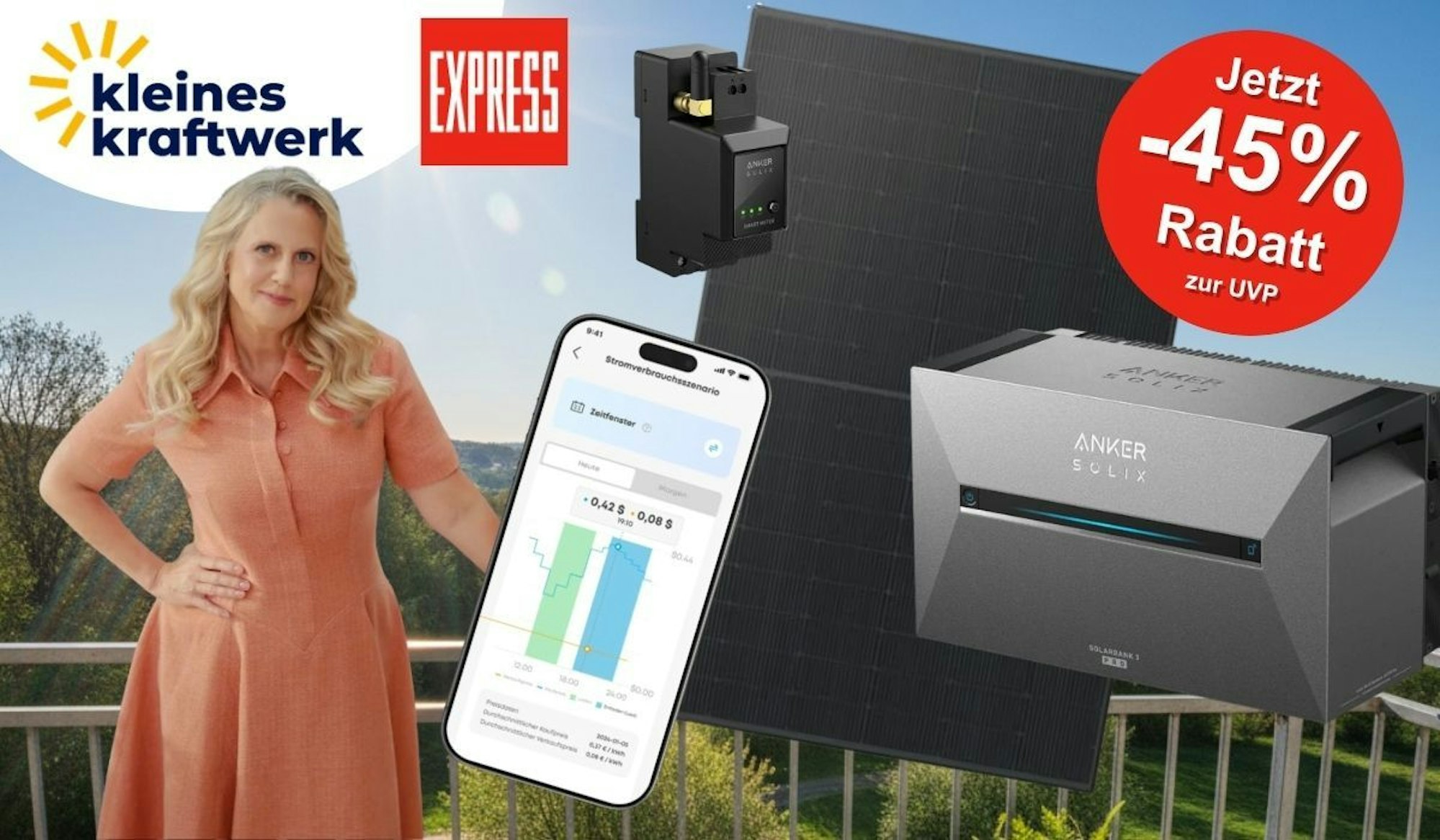 Barbara Schöneberger steht an einem Gitterbalkon, dahinter eine grüne Wiese und Bäume. Die Sonne scheint an einem blauen, wolkenlosen Himmel. Dazu Kleines Kraftwerk Balkonkraftwerk XL Set mit Anker Solix 3 Pro Solarbank, Solarmodul und Zubehör.