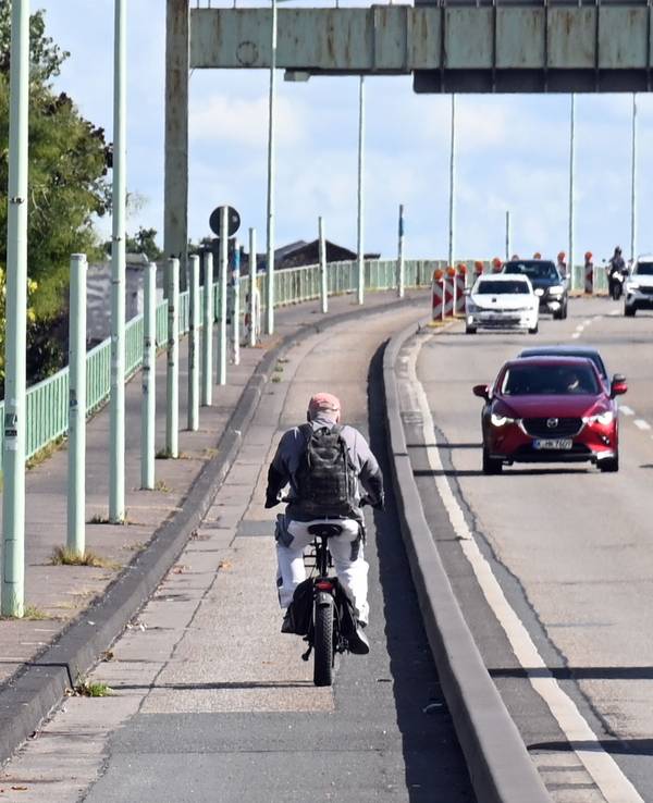 Die Zoobrücke, hier ein Archivfoto von September 2025, ist ein weiteres Sorgenkind der Stadt Köln.