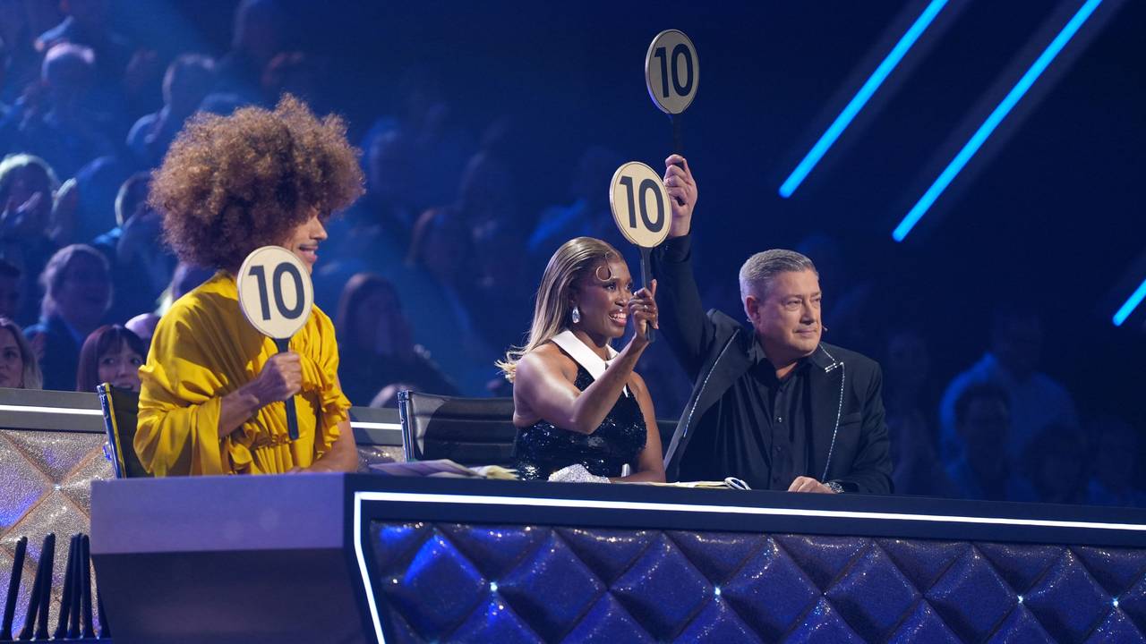 Jorge González, Motsi Mabuse und Joachim Llambi (v.l.) vergaben Höchstnoten für Anna-Carina Woitschack und Evgeny Vinokurov.