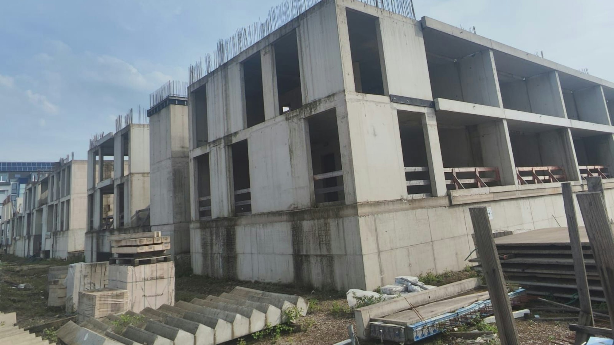 Blick auf die unfertigen Gebäude in Köln-Deutz