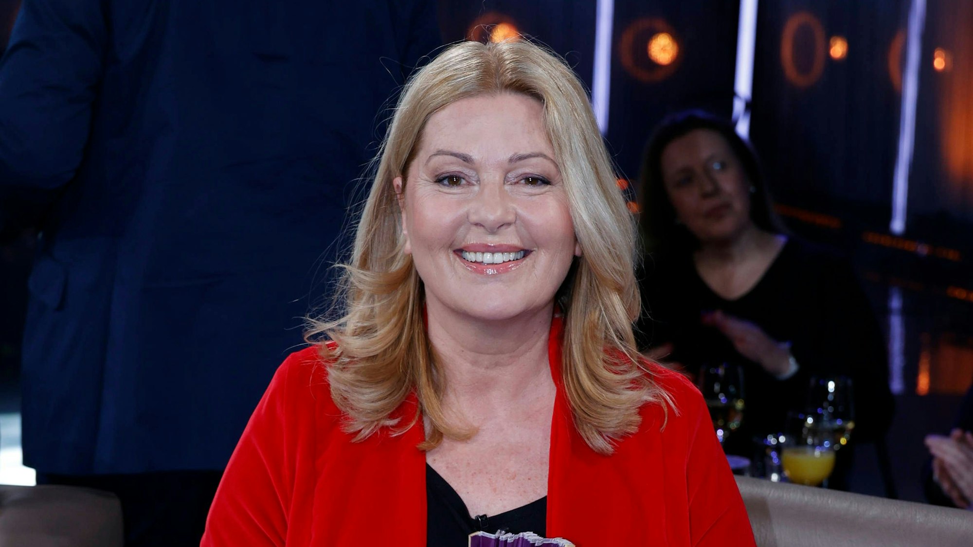 Schauspielerin Karin Thaler lacht am 26. März 2026 in die Kamera