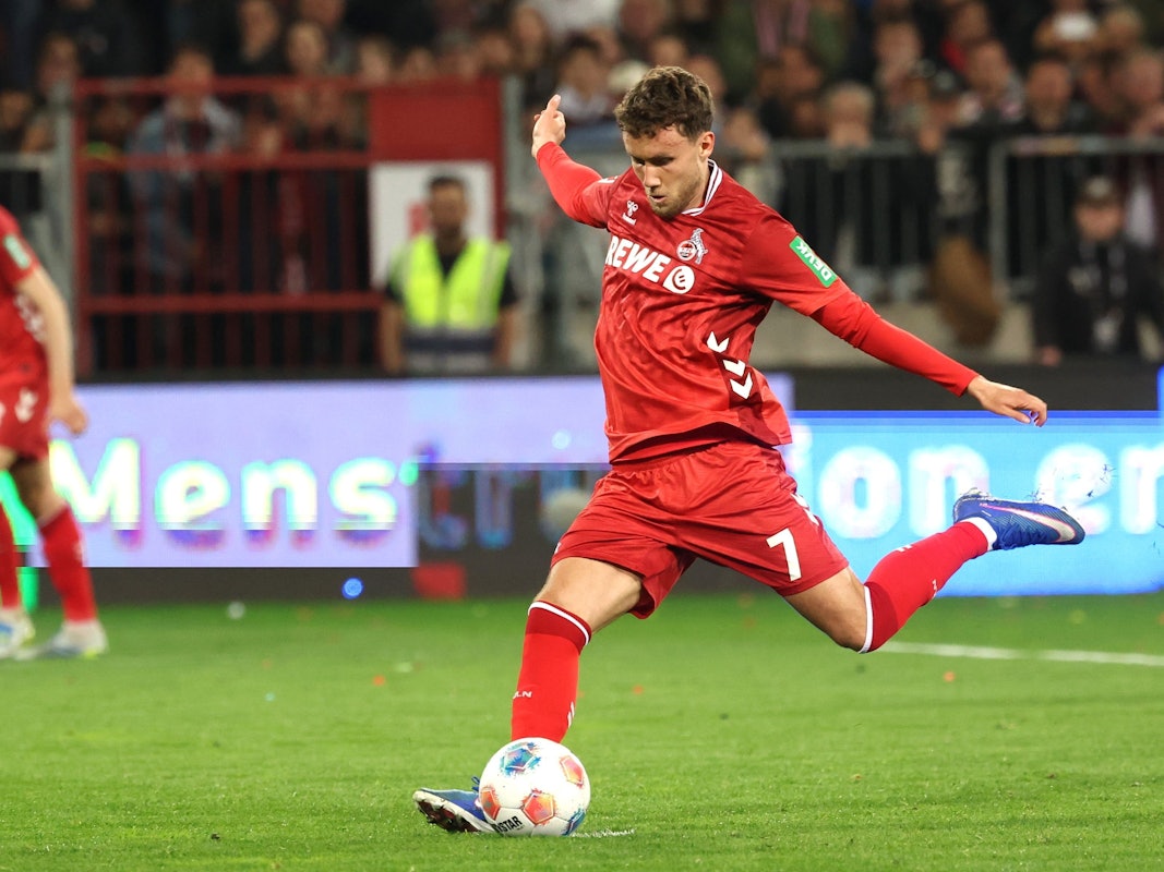 Luca Waldschmidt setzt zum Schuss an.