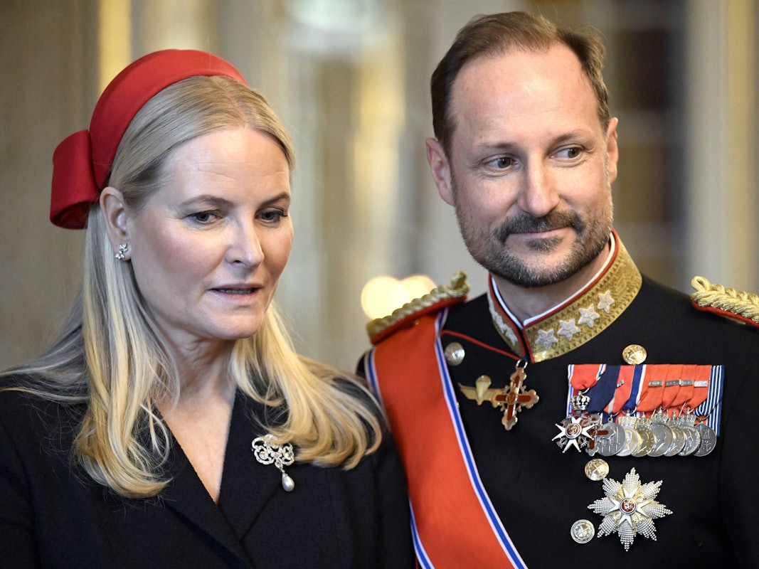 Prinzessin Mette-Marit und Prinz Haakon von Norwegen posieren.