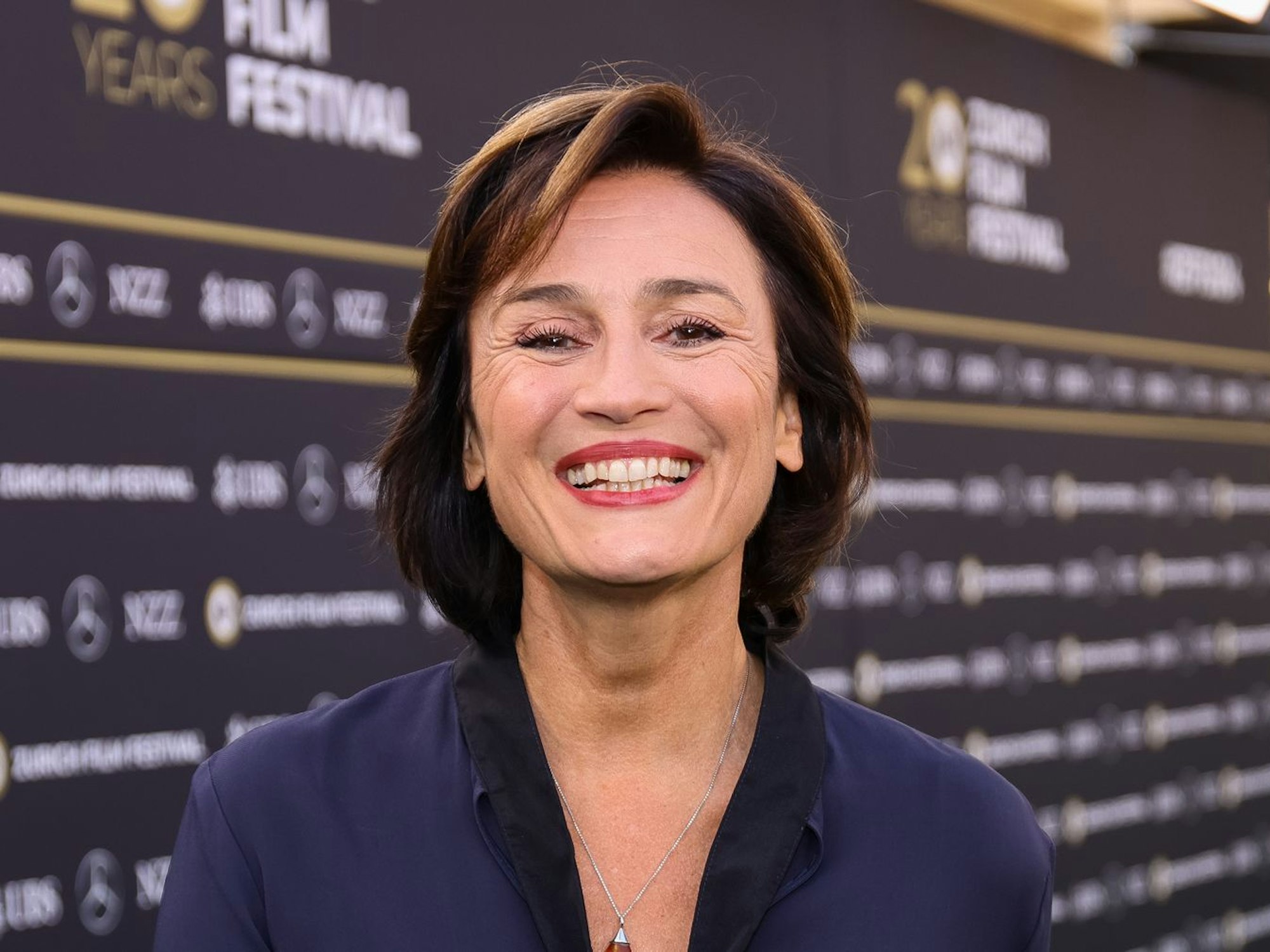 Die Vorbereitung auf ihre Gäste sei oft der beste Teil des Jobs, sagt Sandra Maischberger. (Bild: 2024 Getty Images/Joshua Sammer)